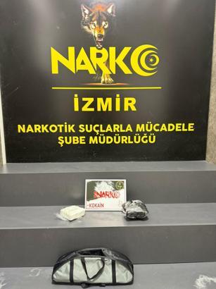 İzmir'de iki ayrı otomobilde uyuşturucu ele geçirildi; 2 tutuklama