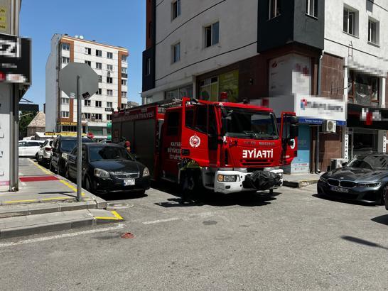Kayseri’de  3 katlı binada çıkan yangın söndürüldü