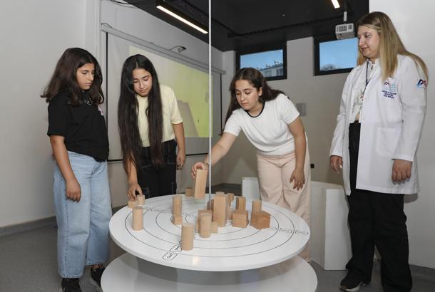 ‘Aratos Matematik Evi’ öğrencilere matematiği sevdiriyor