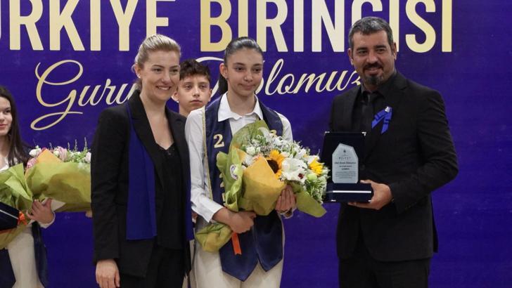 Ülkü'den çifte derece: Hem Milli Takım'a seçildi hem de LGS birincisi oldu