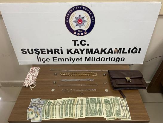 Çaldıkları altınlarla Gürcistan'a kaçarken sınır kapısında yakalandılar / Ek fotoğraflar