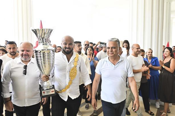 Başpehlivan Okulu'ya, memleketinde görkemli karşılama