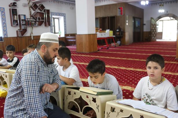 Nevşehir'de 7 camide kur’an kursuna devam eden öğrencilere hediye paketi