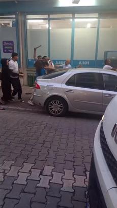 İstanbul- Esenyurt'ta zincir markette kavga; kasiyer kafasına aldığı darbeyle bayıldı