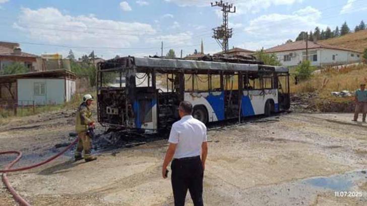 Ankara'da belediye otobüsü yandı