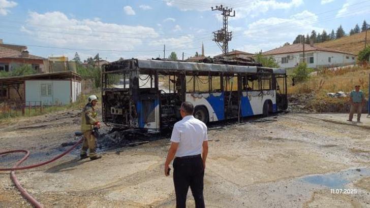 Ankara'da belediye otobüsü yandı