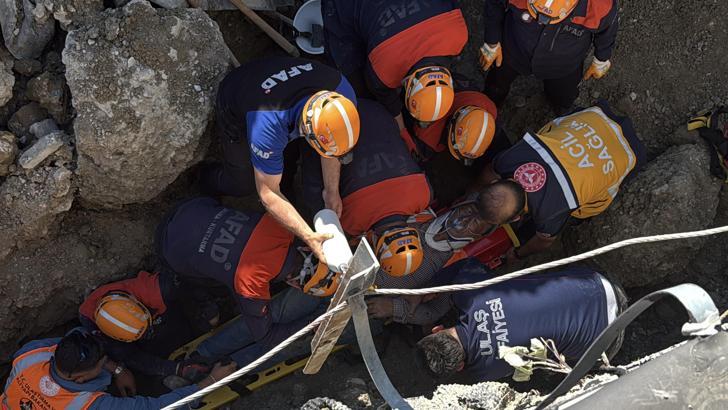 Tünel altyapı çalışmasında göçük; mahsur kalan 2 işçi kurtarıldı / Ek fotoğraflar