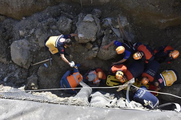 Tünel altyapı çalışmasında göçük; mahsur kalan 2 işçi kurtarıldı