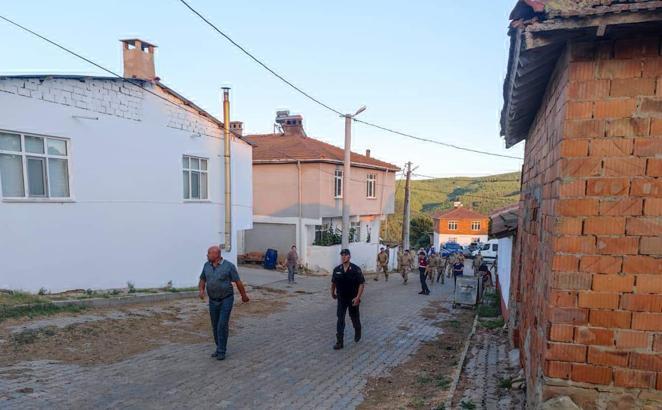 Tekirdağ'da orman yangını; alevlerin tehdit ettiği bir mahalle boşaltılıyor / Ek fotoğraflar