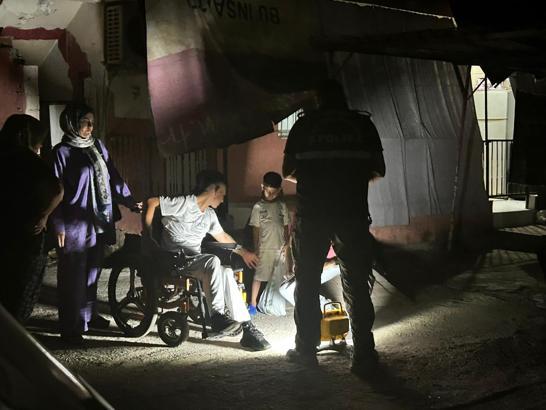 Kendisini savunmak isterken tartıştığı kişiyi tabancayla yaraladı