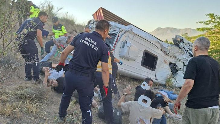 Niğde’de zincirleme kaza: 1’i ağır, 16 yaralı