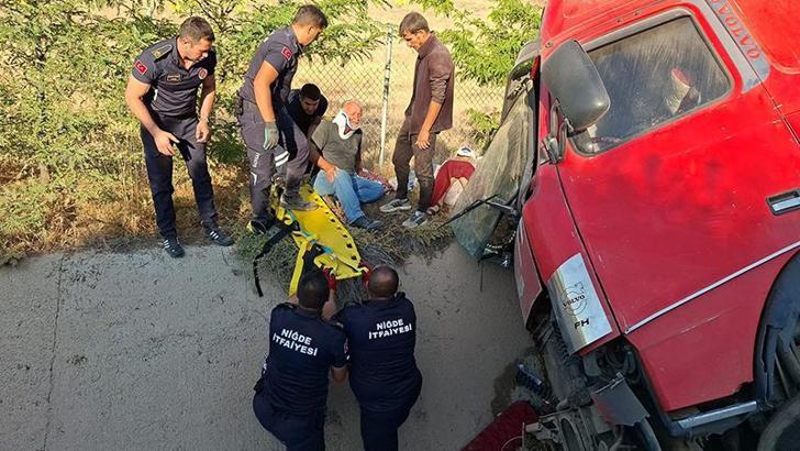 Niğde’de zincirleme kaza: 1’i ağır, 16 yaralı