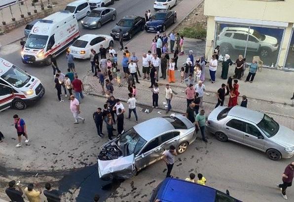 Mardin’de otomobiller çarpıştı: 2 yaralı