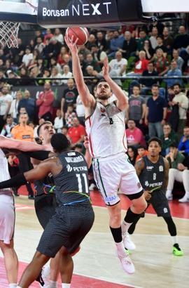 Karşıyaka potasında iki veda daha