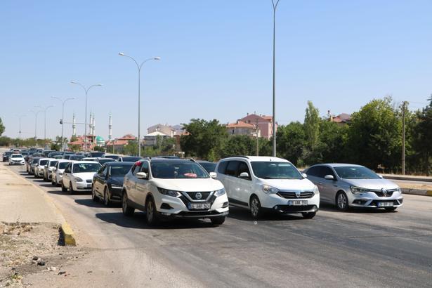 Afyon-Antalya yolunda 'yaz' yoğunluğu