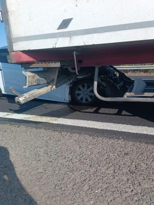 Şanlıurfa'da TIR’ın atına giren otomobilin sürücüsü yaralandı, oğlu öldü