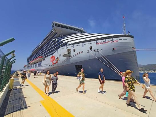 Bodrum’a denizden 2606 turist geldi