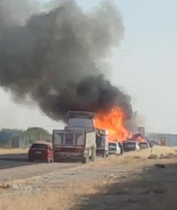 Seyir halindeyken alev alan TIR yandı