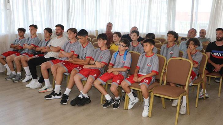 Kadıköyspor altyapı futbolcularından LÖSAM'a anlamlı ziyaret