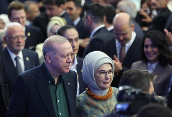 Emine Erdoğan: AK Parti, yürüyüşünü istişareyle şekillendiren bir dava şuuru taşımaktadır