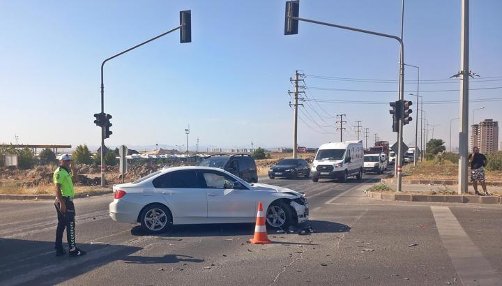 Diyarbakır’da otomobiller çarpıştı: 4 yaralı