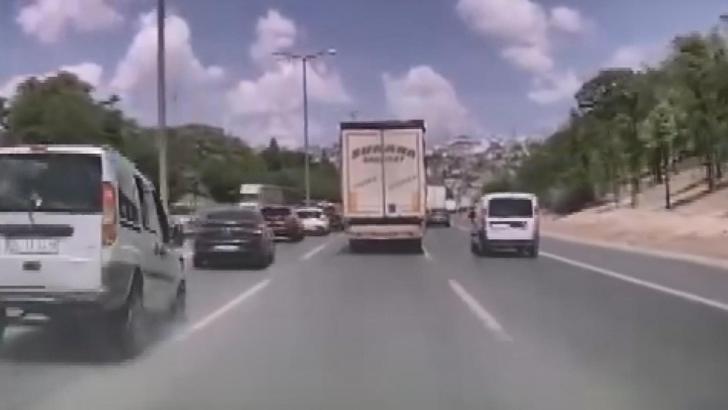 İstanbul - Büyükçekmece'de zincirleme kaza kamerada