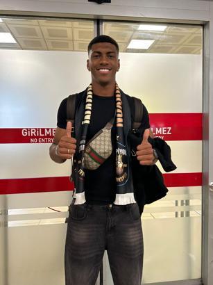 Trabzonspor, Felip Augusto ile 4+1  yıllık sözleşme imzaladı