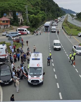 Rize’de dereye düşüp, takla atan 2 otomobilde; 1’i ağır 9 yaral