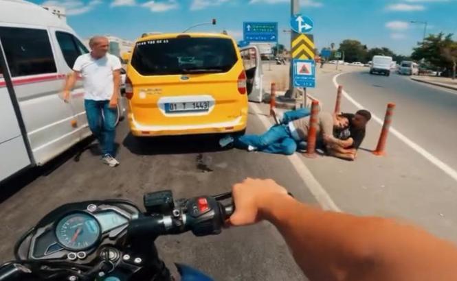 İki gencin telefon kavgası kamerada