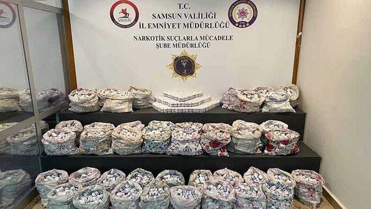 Yastık kılıflarında 265 bin sentetik hap ele geçirildi