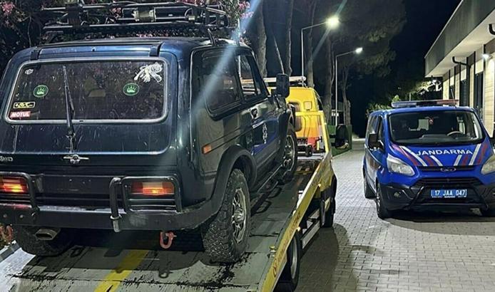 Çanakkale'de Tuz Gölü'nde 'drift' yapan sürücünün aracı trafikten menedildi