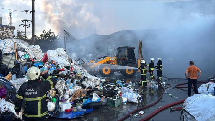 Ordu’da geri dönüşüm tesisinde yangın (2)