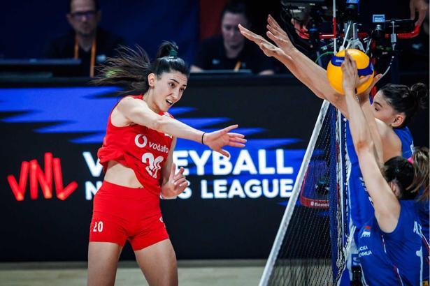 Filenin Sultanları, Sırbistan'a 3-0 mağlup oldu