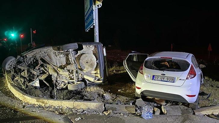 Çanakkale'de kavşakta otomobiller çarpıştı: 1'i ağır, 3 yaralı