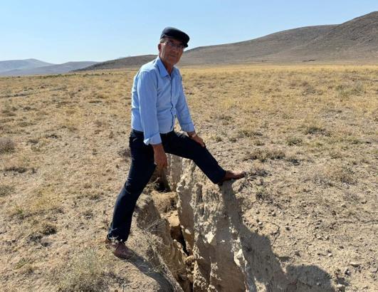 Konya'da yüzey yarıkları, mahalleliyi tedirgin ediyor