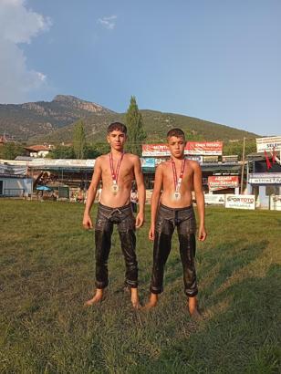 Manavgat Belediyesi Güreş Kulübü’nden çifte başarı