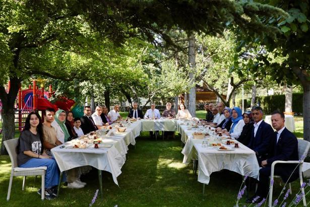 Niğde Valisi Cahit Çelik: Şehit ve gazilerimiz, milletimizin hür iradesi ve demokrasimizin teminatı