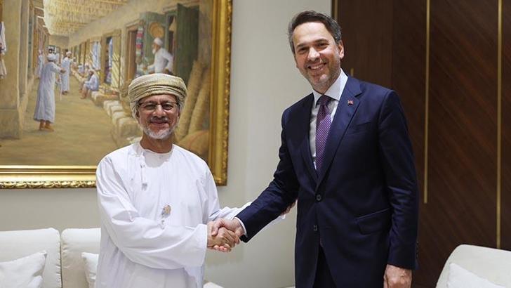 Bakan Bayraktar, Umman Yatırım Otoritesi Başkanı Al Murshidi ile bir araya geldi