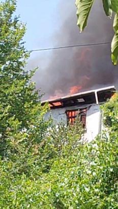 Karabük’te 2 katlı ev yandı