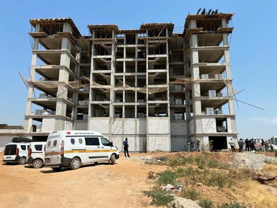 Aydın’da 8'inci kattan düşen inşaat işçisi ağır yaralandı