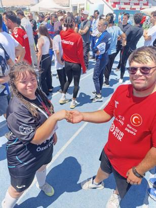 Down sendromlu milli sporcu Ramazan'dan down sendromlu Nisa'ya evlilik teklifi