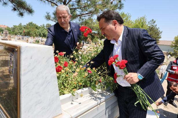 Kayseri protokolünden 15 Temmuz şehitlerinin ailelerine ziyaret