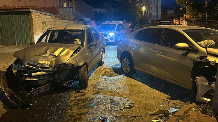 Sivas'ta iki otomobil çarpıştı: 6 yaralı