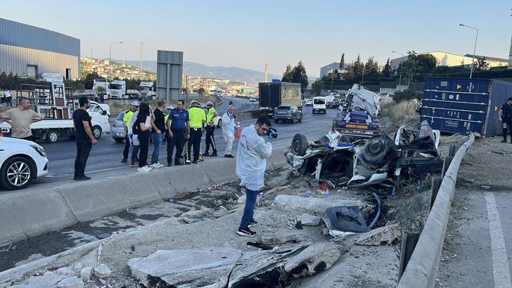 Kocaeli’de iki otomobil ve TIR çarpıştı; 5 ölü, 1 yaralı (2)