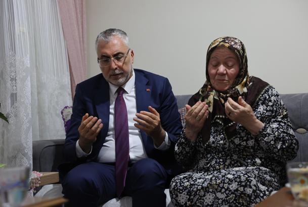 Bakan Işıkhan, 15 Temmuz şehidi Yakup Kozan'ın ailesini ziyaret etti