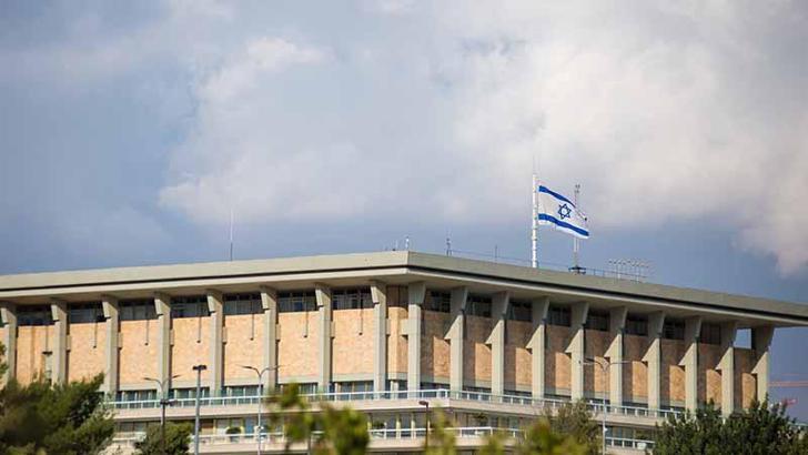 İsrail'de koalisyon ortağı hükümetten çekildi