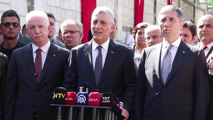 Ticaret Bakanı Bolat ve Vali Gül'den 15 Temmuz Şehitliğine ziyaret