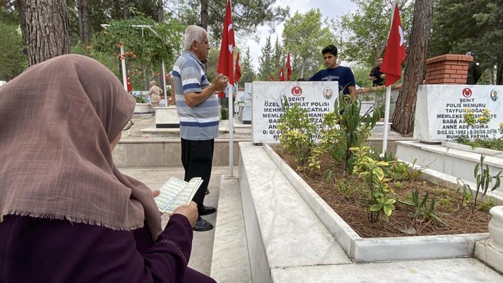 Osmaniye’de 15 Temmuz şehidi Mehmet Karacatilki mezarı başında anıldı