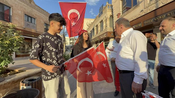 Midyat’ta sokak ve caddelere Türk bayrakları asıldı