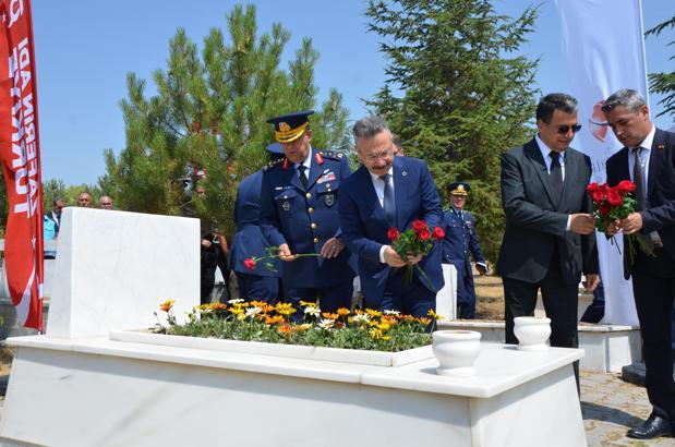 15 Temmuz şehidi polis memuru Dalgıç, mezarı başında anıldı